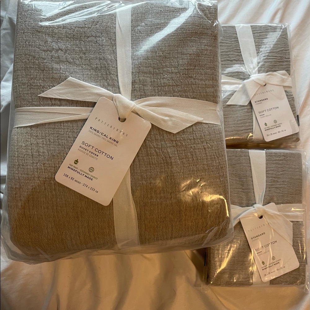 Pottery barn NWT king duvet cover and shams